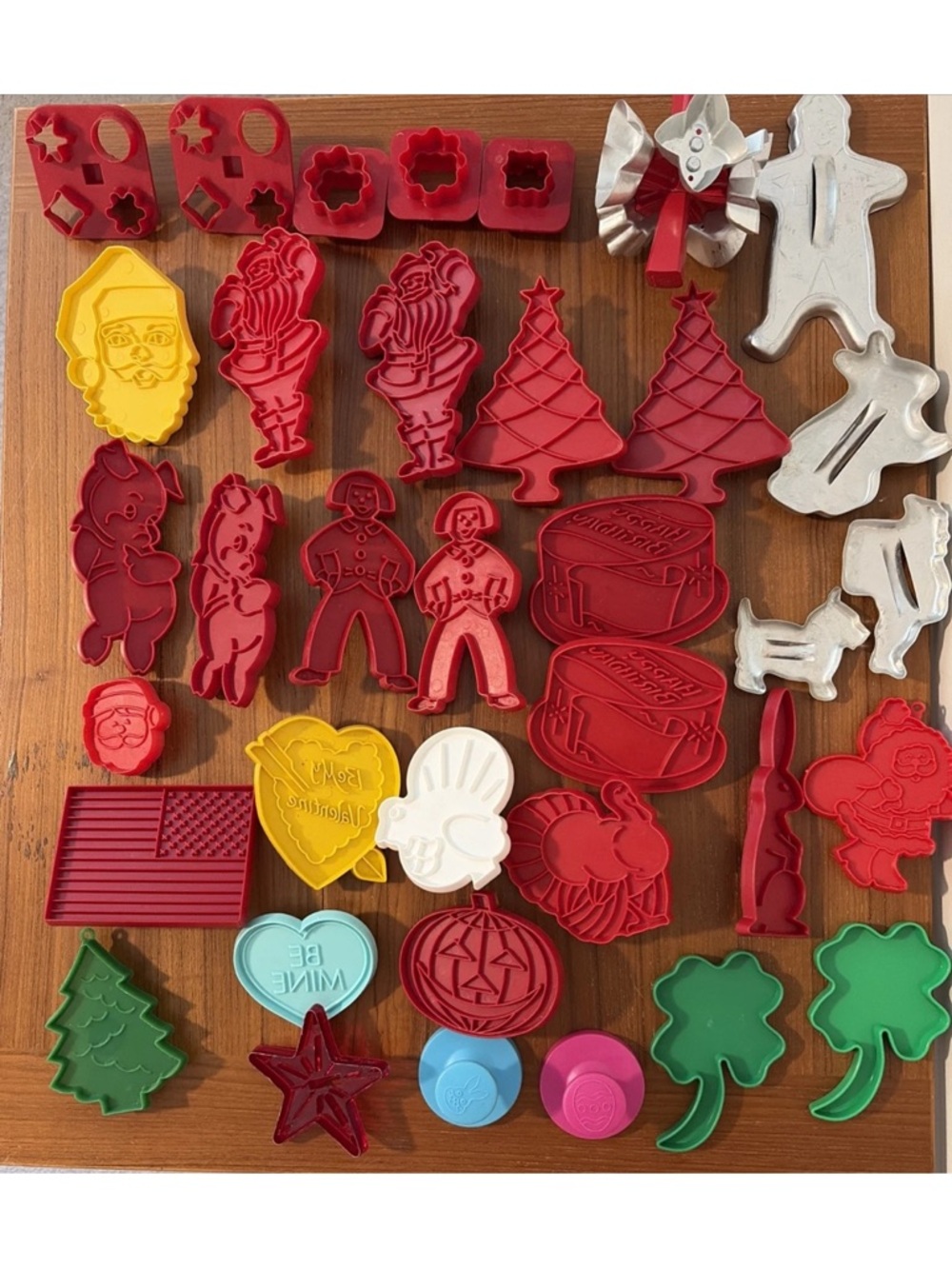 Lot of 36 Plastic/Metal Cookie Cutters Tupperware Hallmark Wilton Wear-Ever VTG